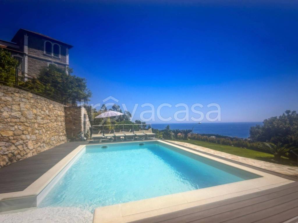 casa indipendente in vendita a Bordighera