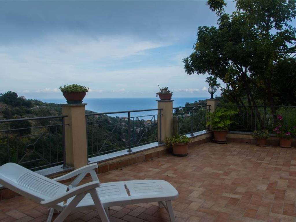 casa indipendente in vendita a Bordighera