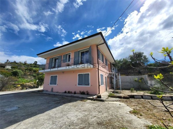 casa indipendente in vendita a Bordighera in zona Borghetto San Nicolò