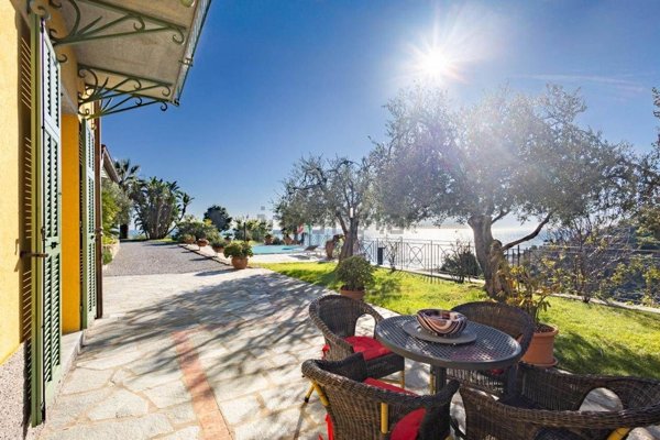casa indipendente in vendita a Bordighera in zona Sasso