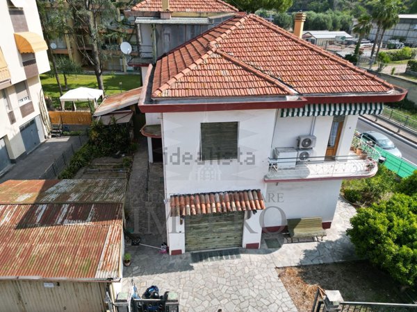 casa indipendente in vendita a Bordighera in zona Borghetto San Nicolò