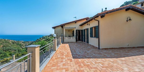 casa indipendente in vendita a Bordighera