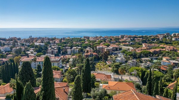 casa indipendente in vendita a Bordighera