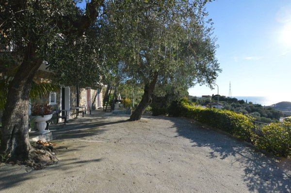 casa indipendente in vendita a Bordighera in zona Sasso