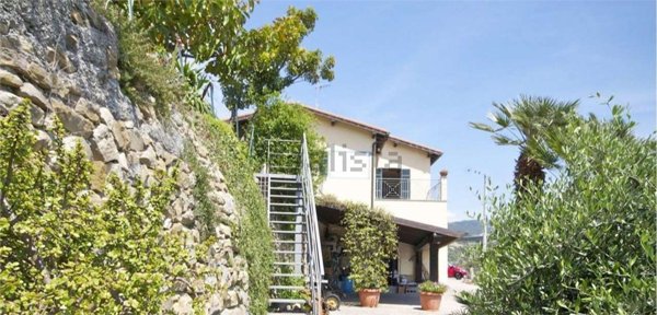 casa indipendente in vendita a Bordighera in zona Sasso
