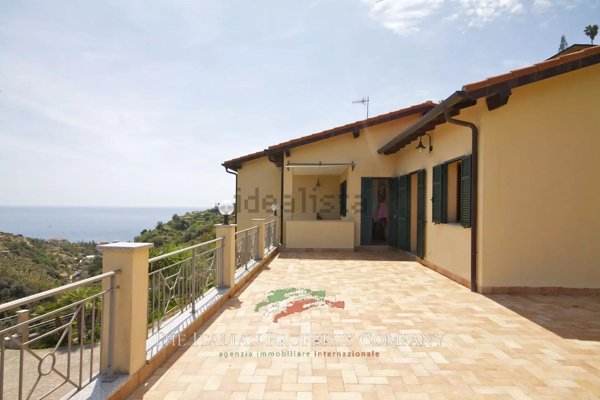 casa indipendente in vendita a Bordighera in zona Sasso