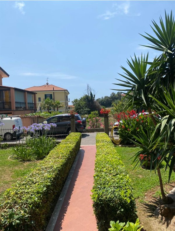 appartamento in vendita a Bordighera in zona Borghetto San Nicolò