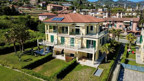 appartamento in vendita a Bordighera in zona Borghetto San Nicolò