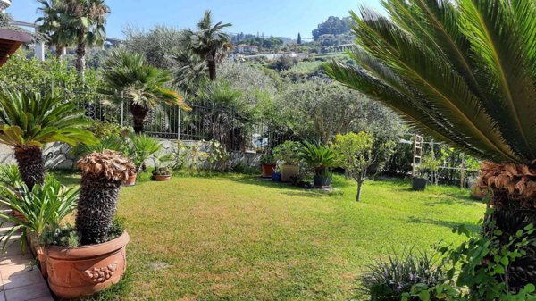 appartamento in vendita a Bordighera in zona Borghetto San Nicolò
