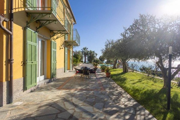 casa indipendente in vendita a Bordighera in zona Sasso