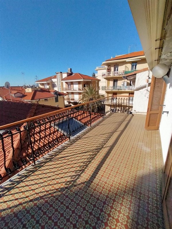 casa indipendente in vendita a Bordighera