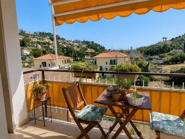 appartamento in vendita a Bordighera in zona Borghetto San Nicolò