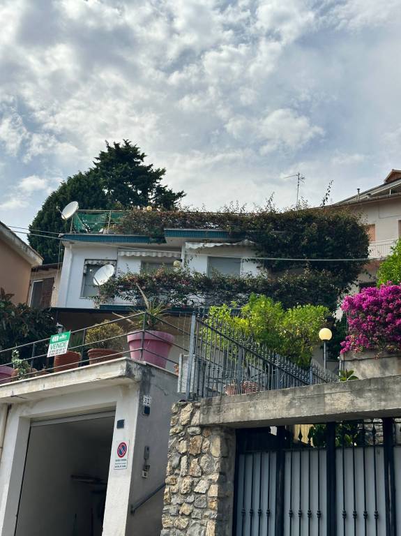 casa indipendente in vendita a Bordighera
