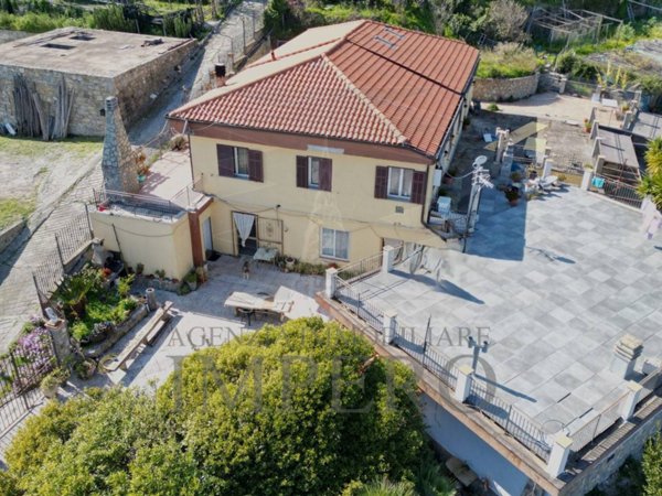 casa indipendente in vendita a Bordighera