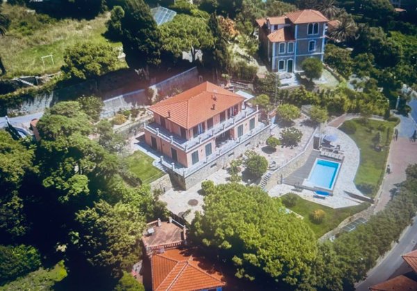 casa indipendente in vendita ad Edolo in zona Vico