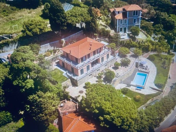 casa indipendente in vendita a Bordighera