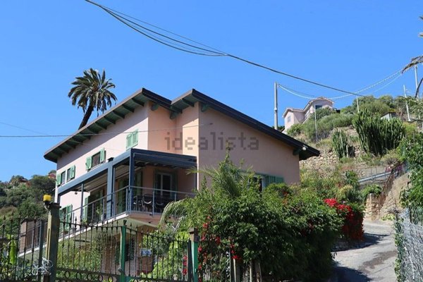 casa indipendente in vendita a Bordighera