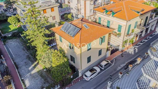 casa indipendente in vendita a Bordighera