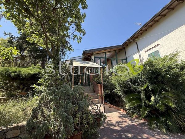 casa indipendente in vendita a Bordighera in zona Sasso
