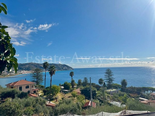 casa indipendente in vendita a Bordighera
