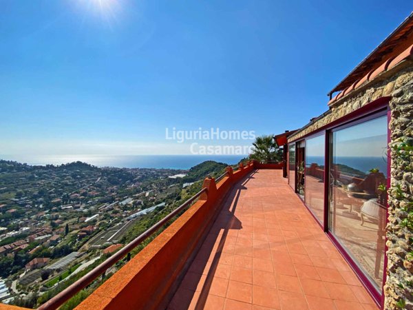 casa indipendente in vendita a Bordighera
