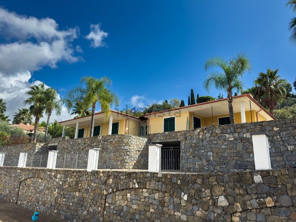 casa indipendente in vendita a Bordighera