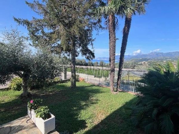 casa indipendente in vendita a Bordighera in zona Sasso