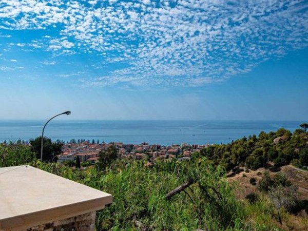 casa indipendente in vendita a Bordighera
