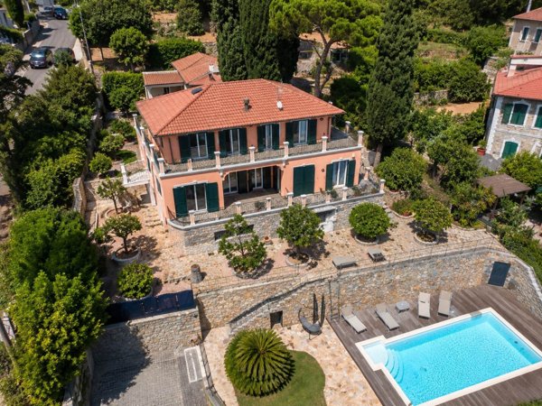 casa indipendente in vendita ad Edolo in zona Vico