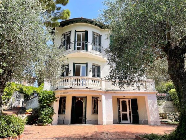 casa indipendente in vendita a Bordighera