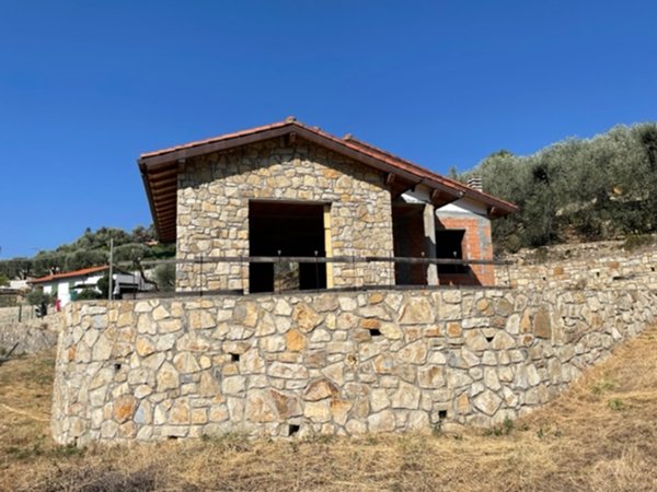 casa indipendente in vendita a Bordighera