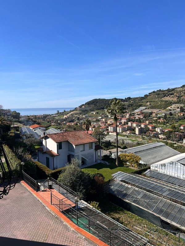 appartamento in vendita a Bordighera in zona Borghetto San Nicolò