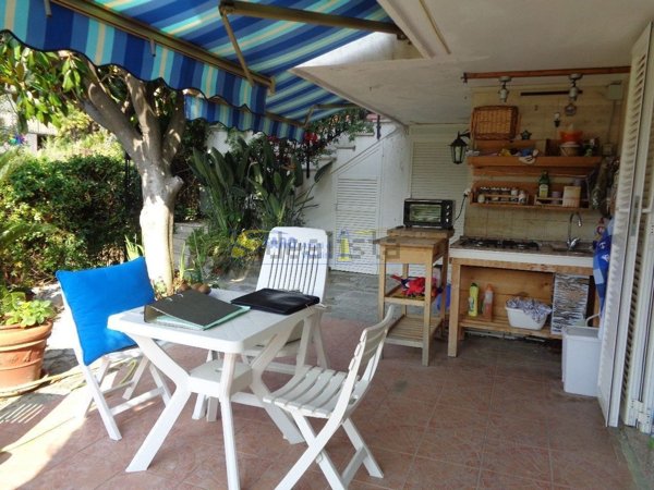 appartamento in vendita a Bordighera in zona Borghetto San Nicolò