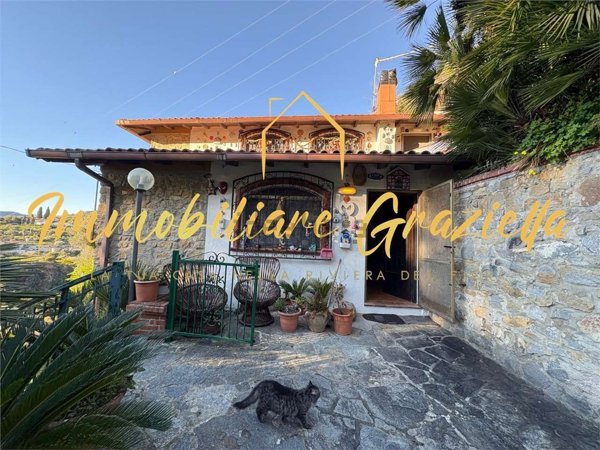 casa indipendente in vendita a Bordighera in zona Sasso