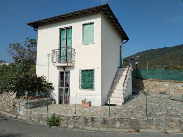 casa indipendente in vendita a Bordighera in zona Sasso