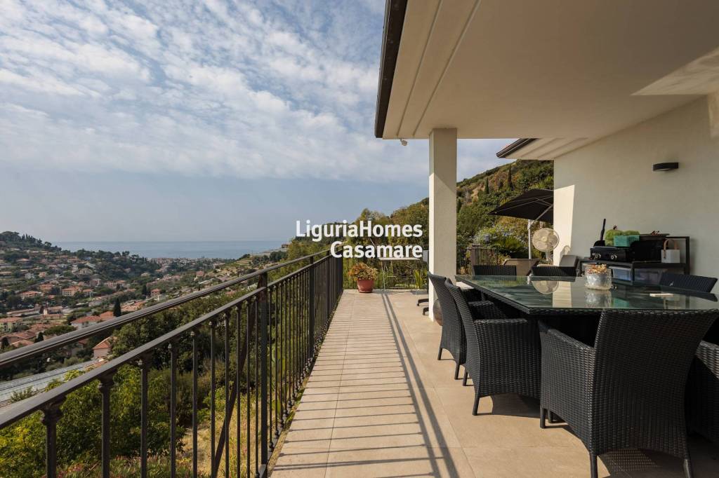 casa indipendente in vendita a Bordighera
