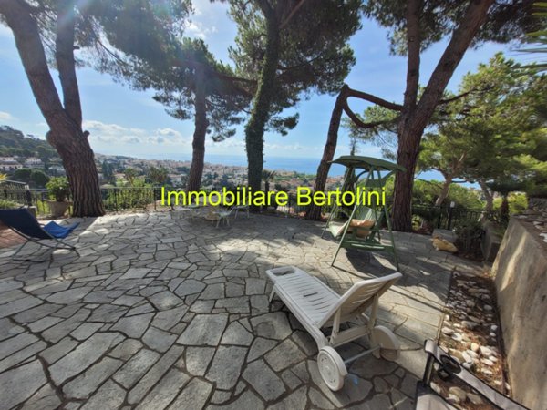 casa indipendente in vendita a Bordighera