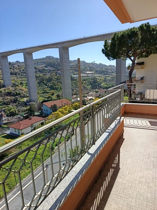 appartamento in vendita a Bordighera in zona Borghetto San Nicolò