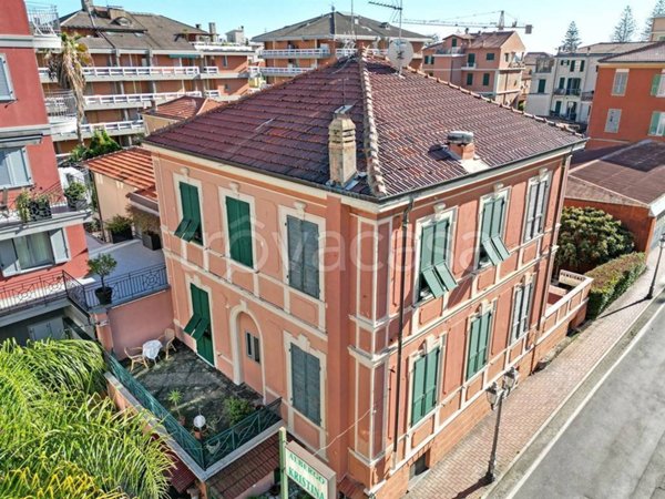 casa indipendente in vendita a Bordighera