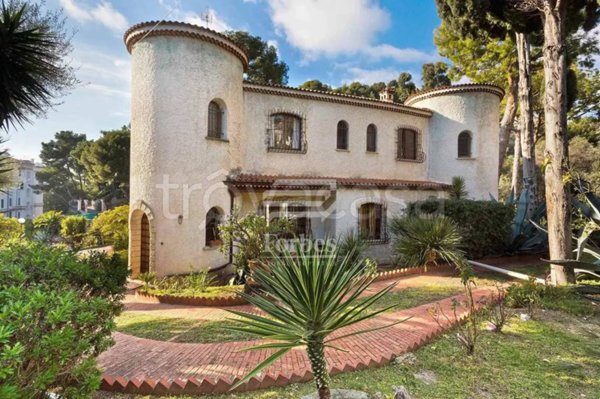 casa indipendente in vendita a Bordighera