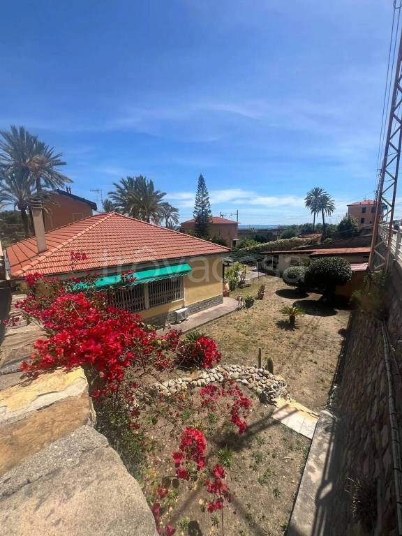 casa indipendente in vendita a Bordighera