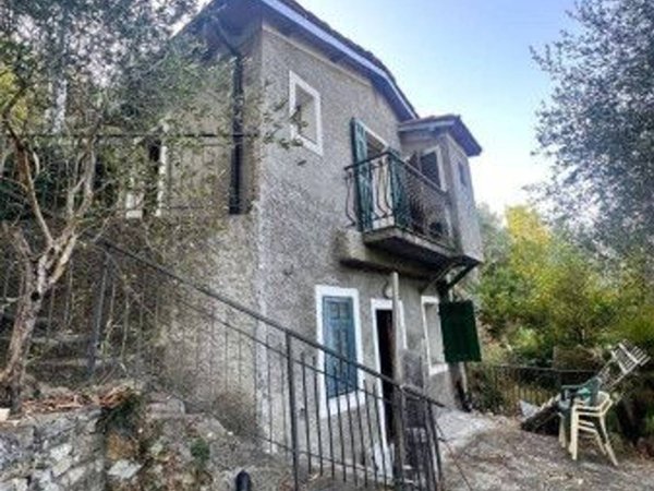 casale in vendita a Bordighera in zona Sasso