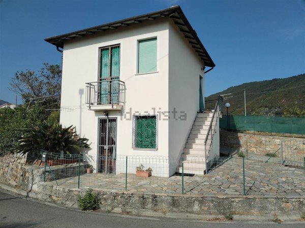 casa indipendente in vendita a Bordighera in zona Sasso