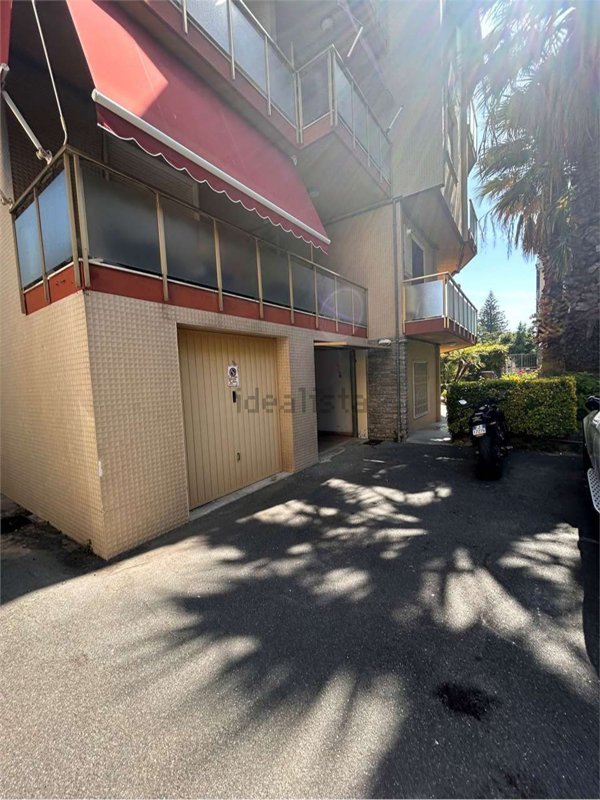 box auto in vendita a Bordighera