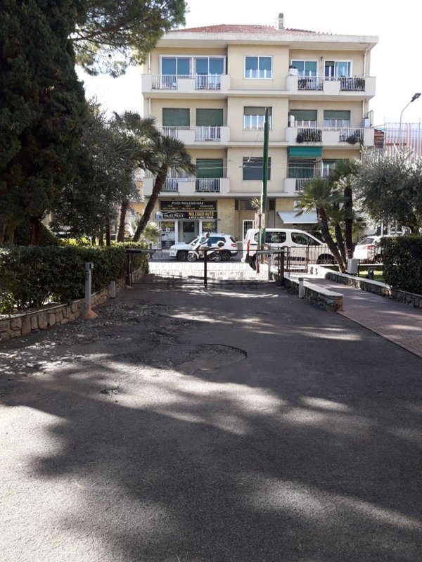 box auto in vendita a Bordighera