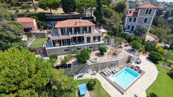 casa indipendente in vendita a Bordighera