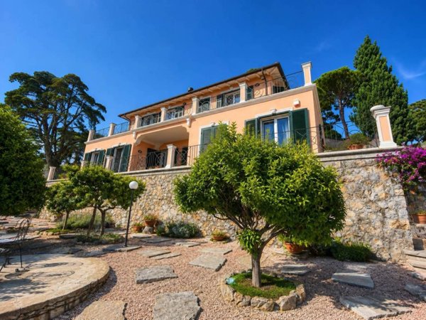 casa indipendente in vendita a Bordighera