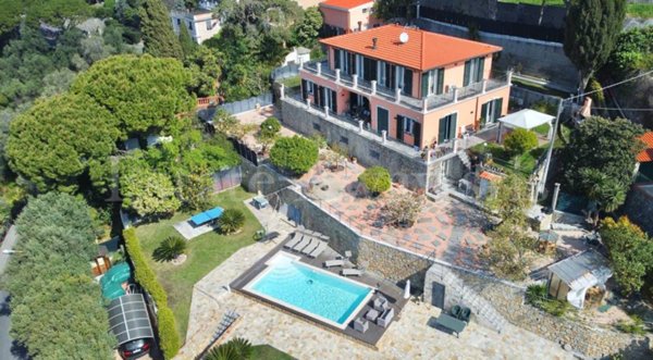 casa indipendente in vendita a Bordighera