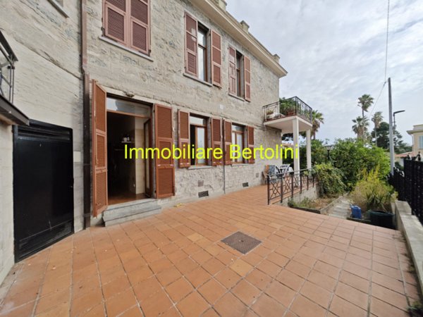 casa indipendente in vendita a Bordighera
