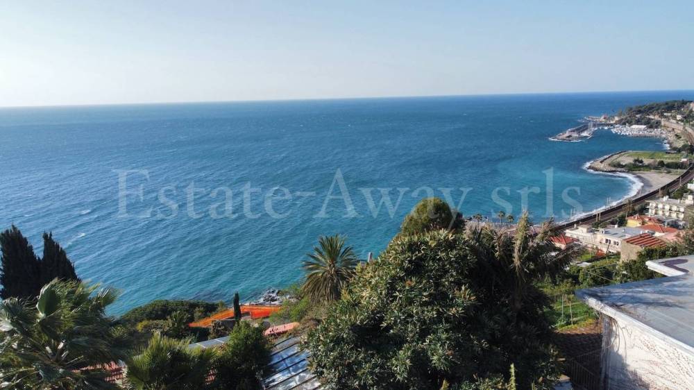 casa indipendente in vendita a Bordighera
